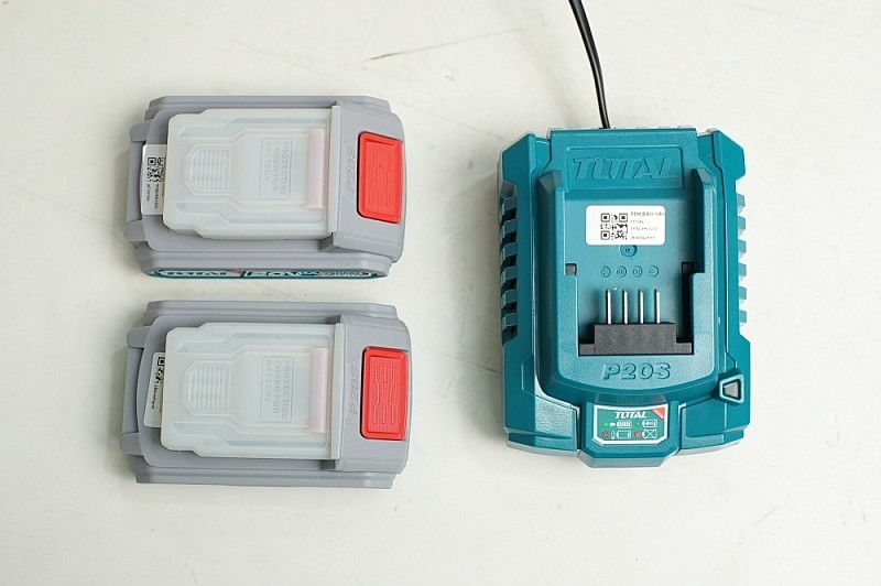 Bộ 2 pin 20V 2.0Ah và sạc nhanh Total TFBCPK1222