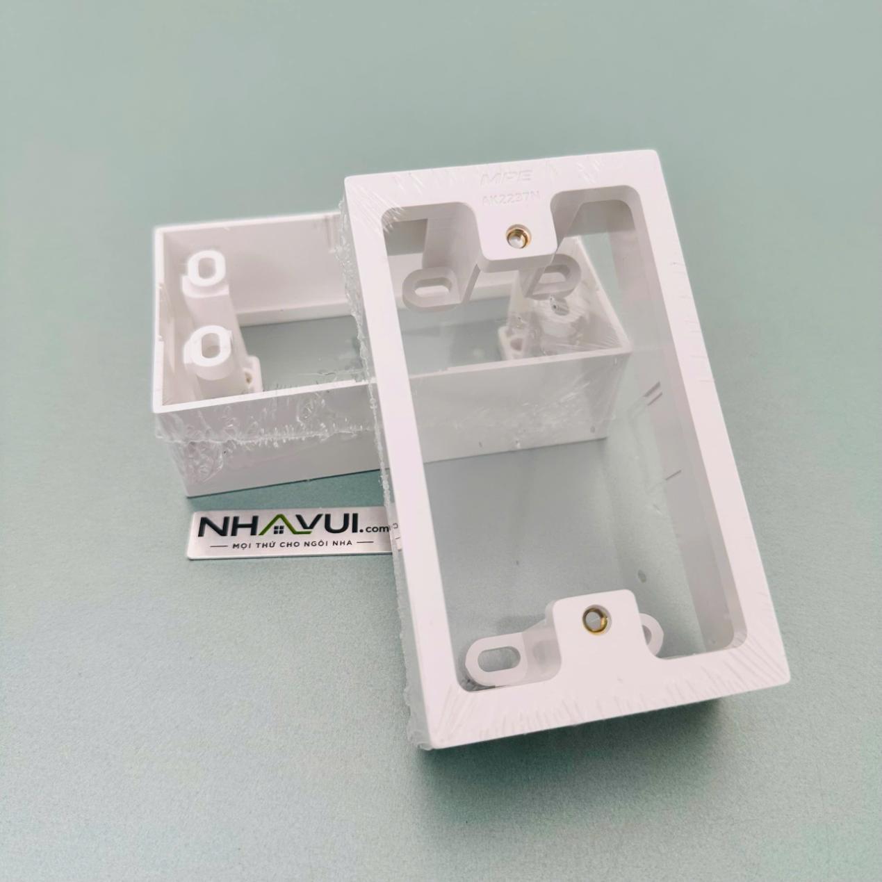 Đế nhựa nổi MPE AK2237N dùng cho mặt, ổ cắm A20 và viền A20-WN