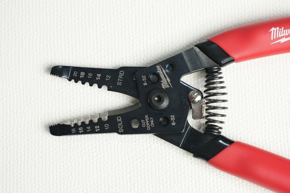 Kìm tuốt dây điện Milwaukee 48-22-6109 dài 180 mm
