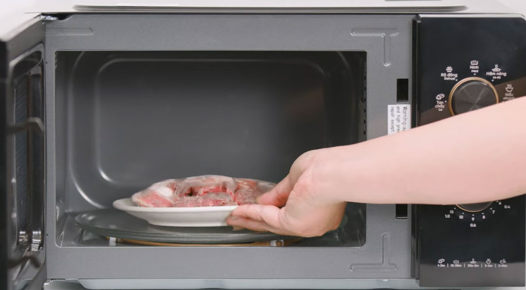 Lò vi sóng có nướng Electrolux EMG30D22BM 30 lít