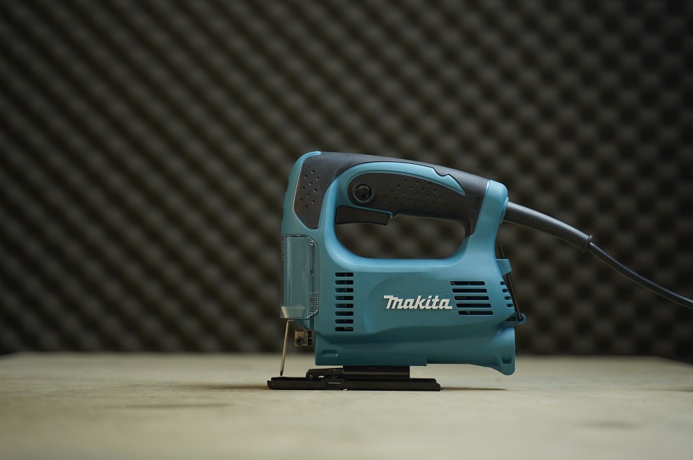 Máy cưa lọng Makita 4327 450W cắt gỗ 65 mm, chỉnh tốc độ