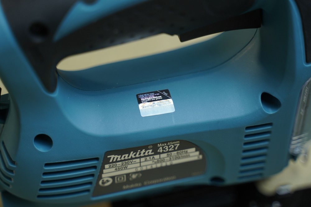 Máy cưa lọng Makita 4327 450W cắt gỗ 65 mm, chỉnh tốc độ