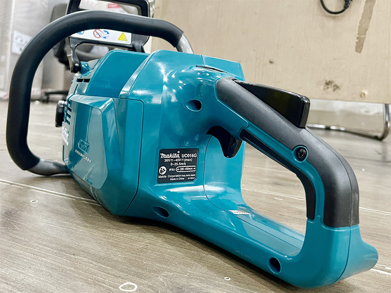 Máy cưa xích dùng pin Makita UC016GZ 40V (chưa pin, sạc)