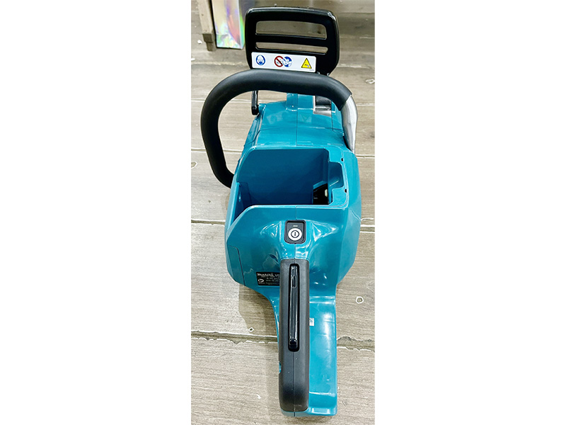 Máy cưa xích dùng pin Makita UC016GZ 40V (chưa pin, sạc)