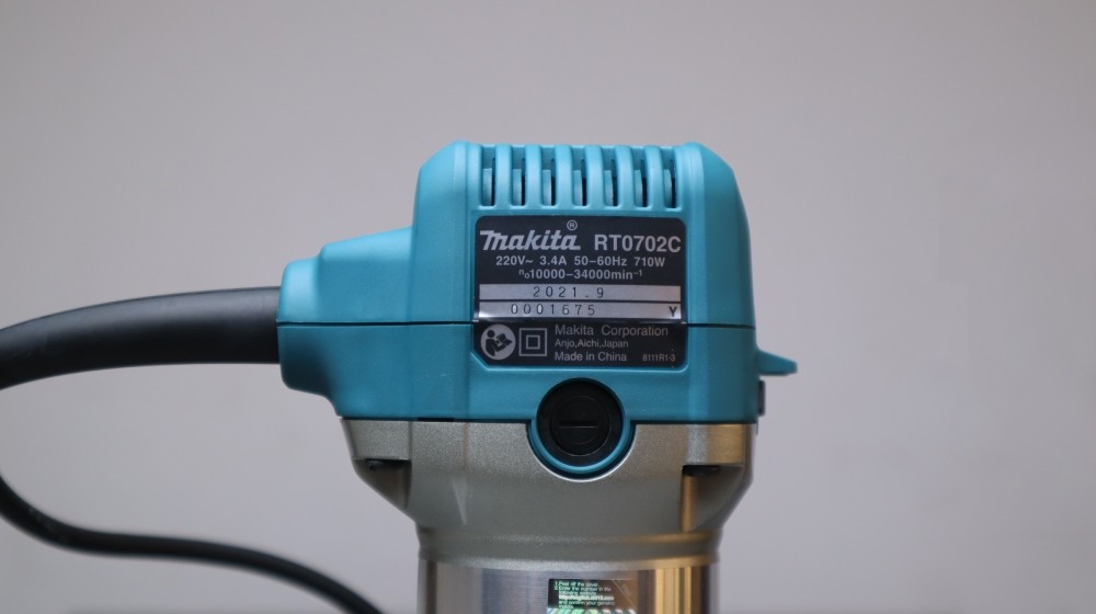 Máy đánh cạnh Makita RT0702C 710 W, 10.000 – 34.000 vòng/phút