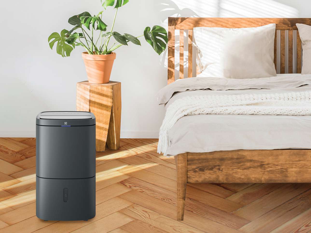 Máy hút ẩm lọc không khí Electrolux UltimateHome 700 EDH14TRBD2