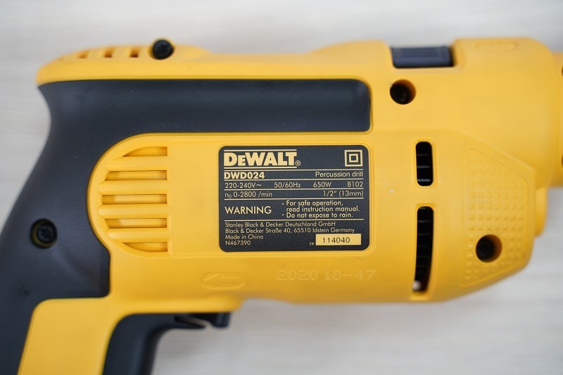 Máy khoan động lực Dewalt DWD024 650W đầu kẹp 13 mm