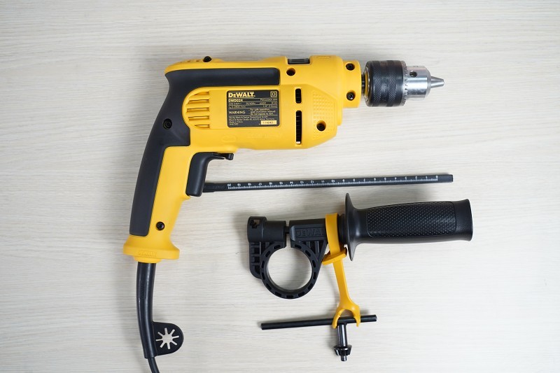 Máy khoan động lực Dewalt DWD024 650W đầu kẹp 13 mm