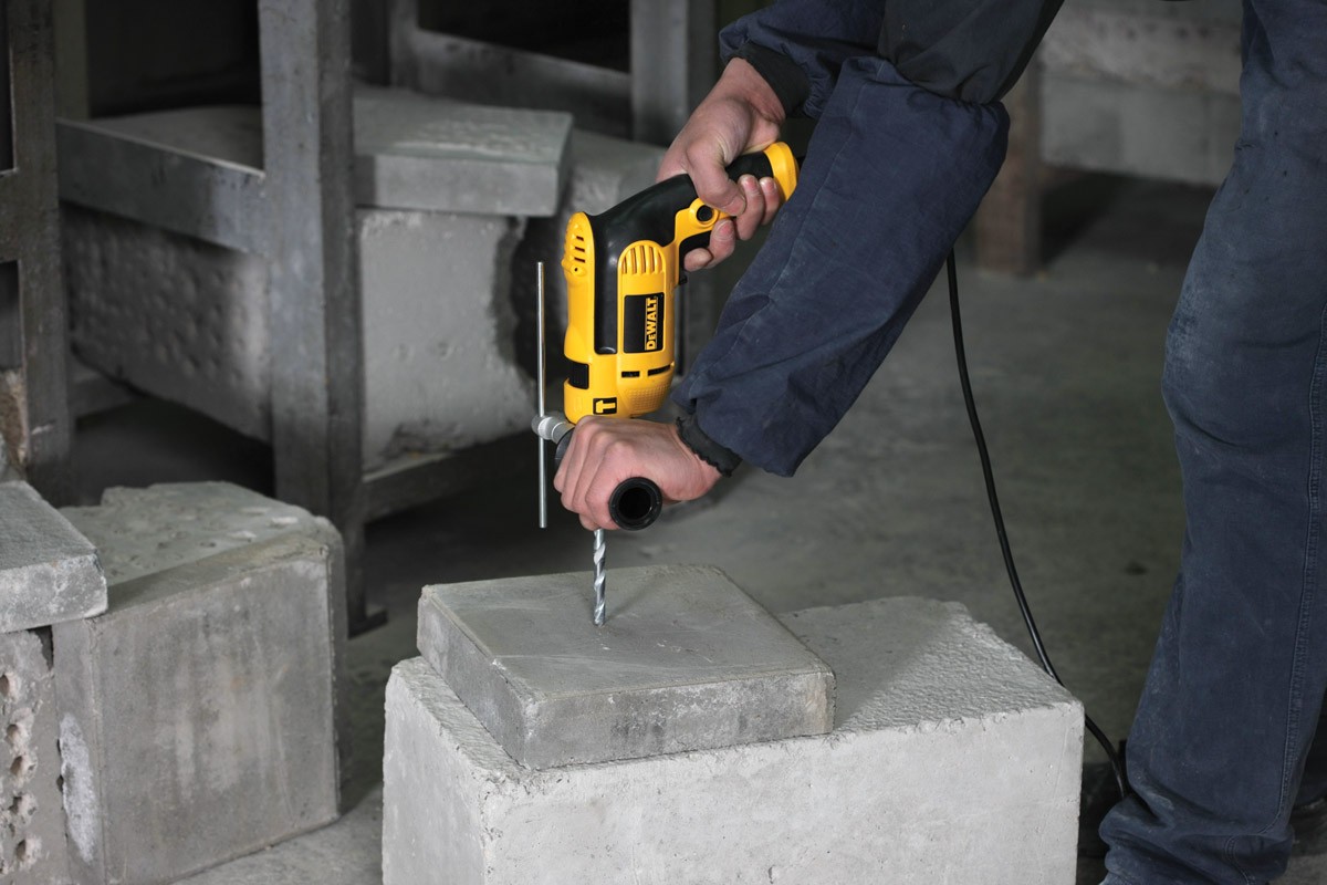 Máy khoan động lực Dewalt DWD024 650W đầu kẹp 13 mm