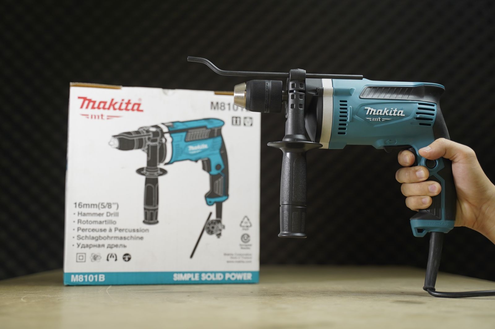 Máy khoan động lực Makita M8101B 710W khoan bê tông 16 mm
