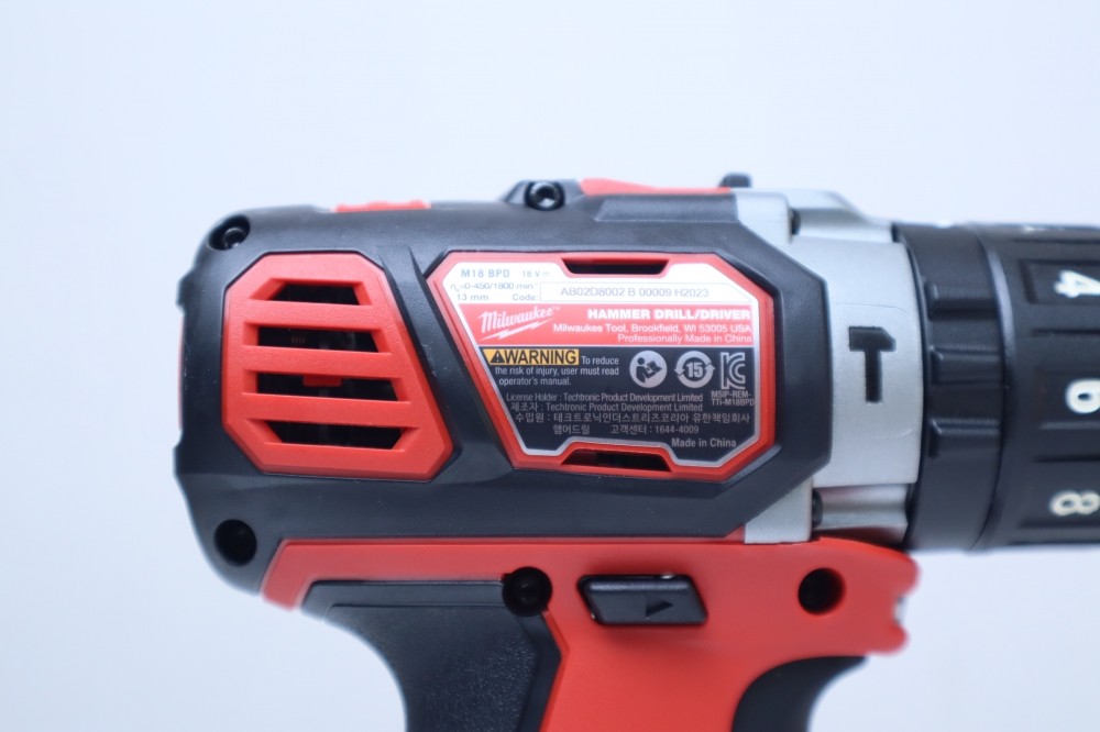 Máy khoan động lực pin Milwaukee M18 BPD-0 18V đầu 13 mm (chưa pin, sạc)