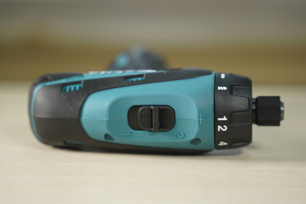Máy khoan vặn vít dùng pin Makita DF030DZ (không pin, sạc)