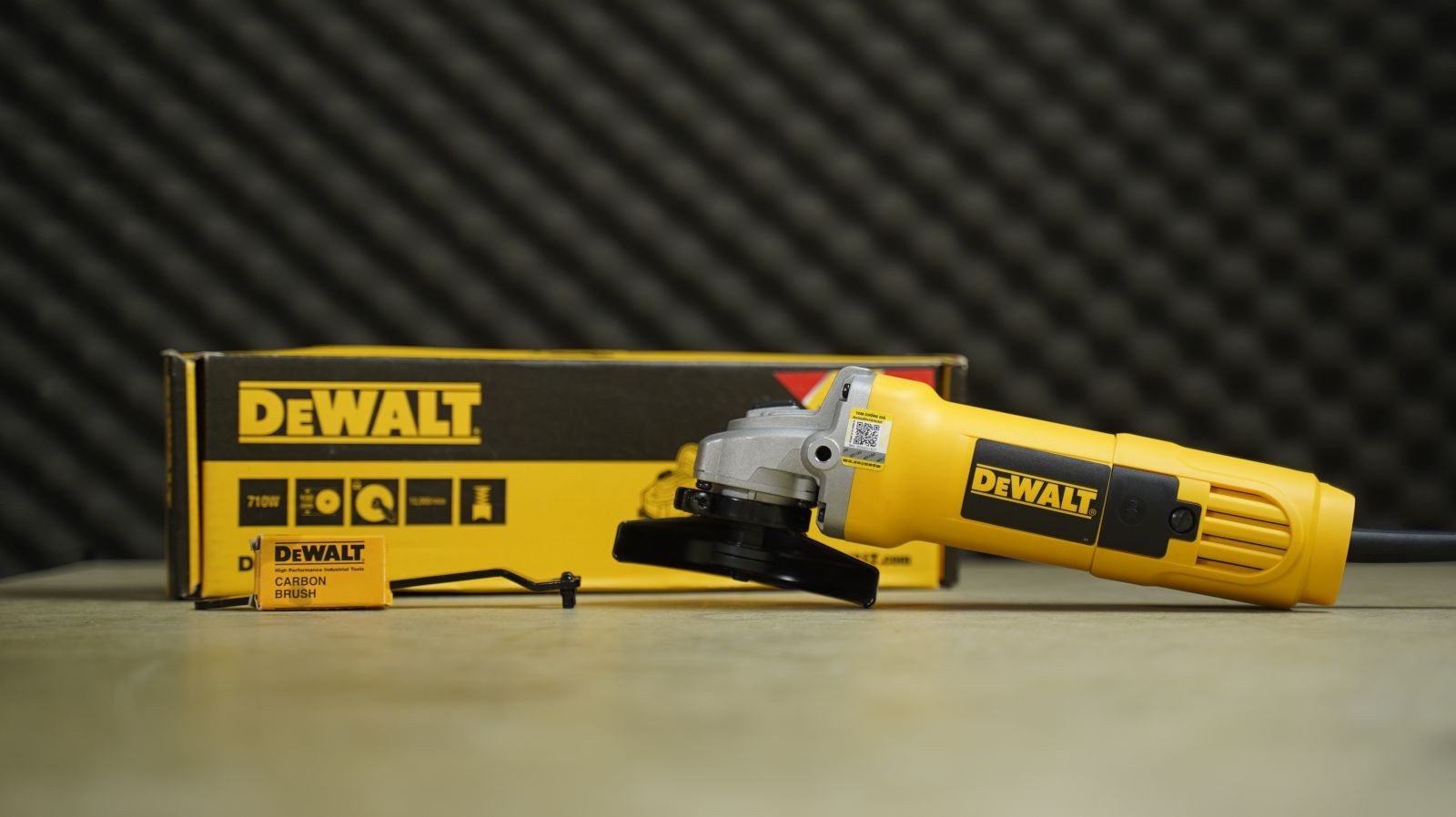 Máy mài góc Dewalt DW810B 710 W – đá 100 mm