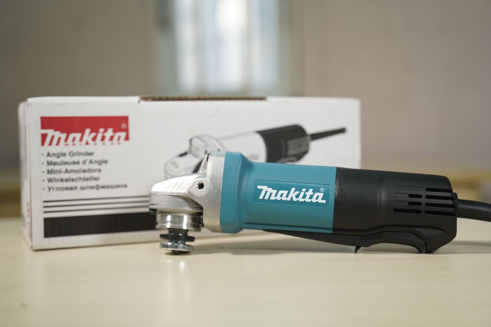 Máy mài góc Makita 9556HP 840W đá 100 mm