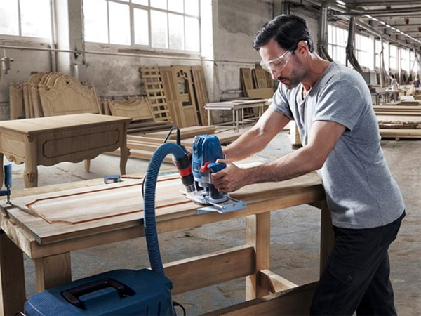 Máy phay gỗ Bosch GOF 130 06016B70K1