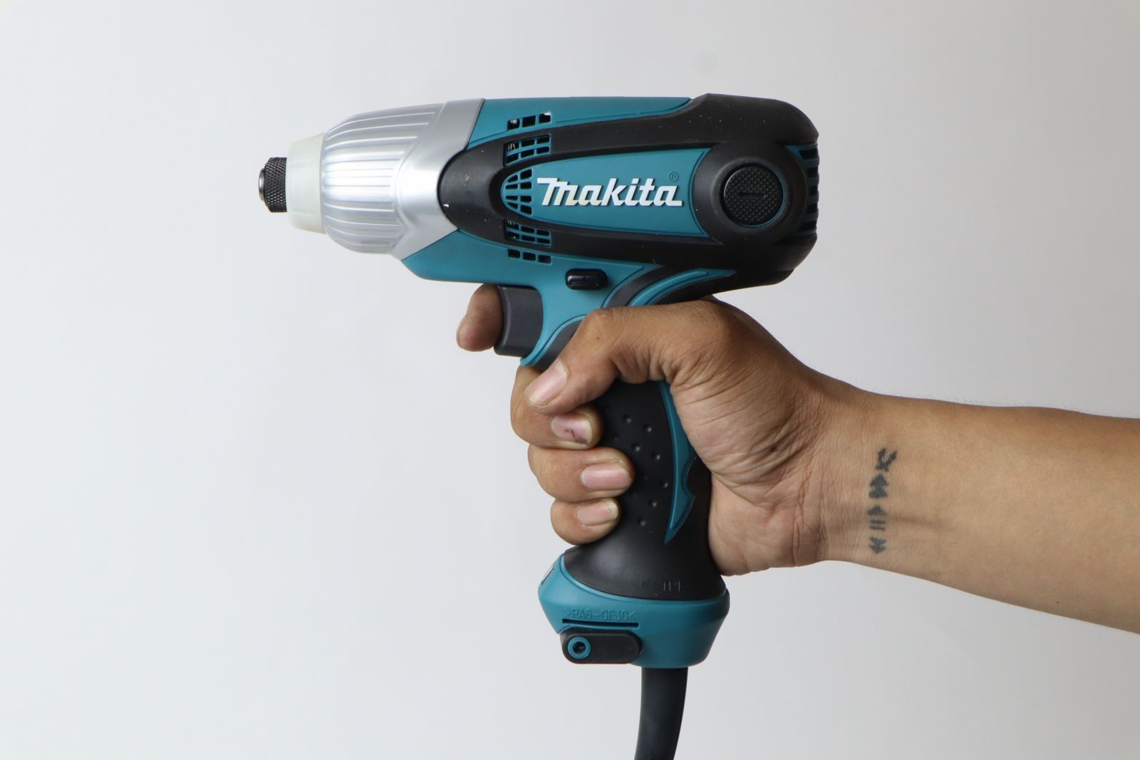 Máy vặn vít dùng điện Makita TD0101F 230 W có đèn LED