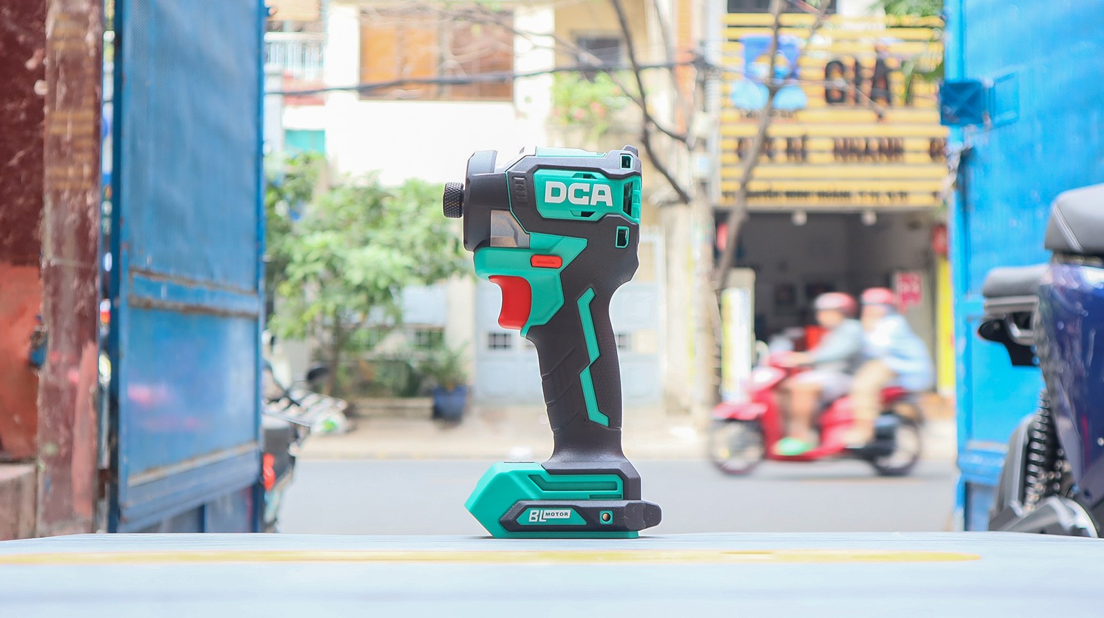 Máy vặn vít dùng pin DCA ADPL208Z 20V 208 Nm (chưa pin, sạc)