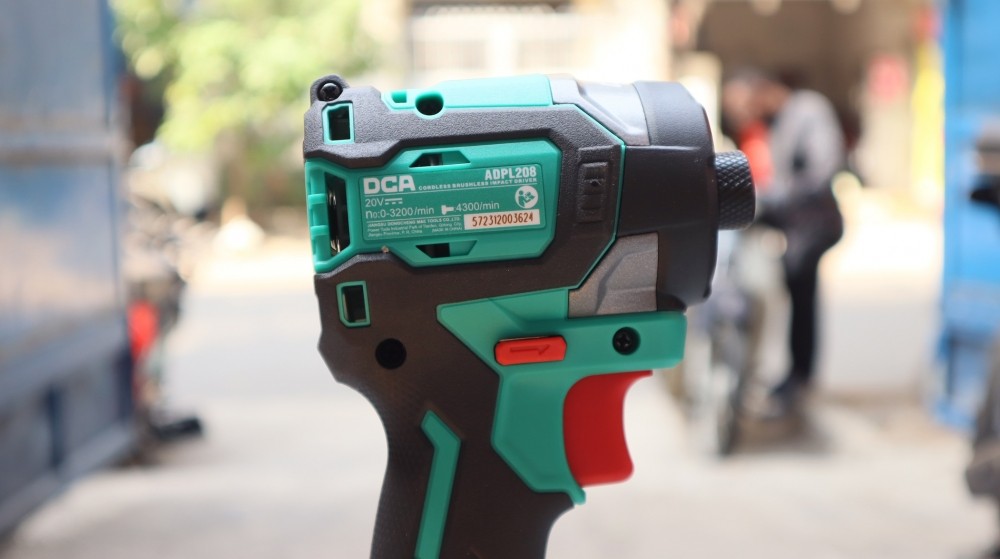 Máy vặn vít dùng pin DCA ADPL208Z 20V 208 Nm (chưa pin, sạc)