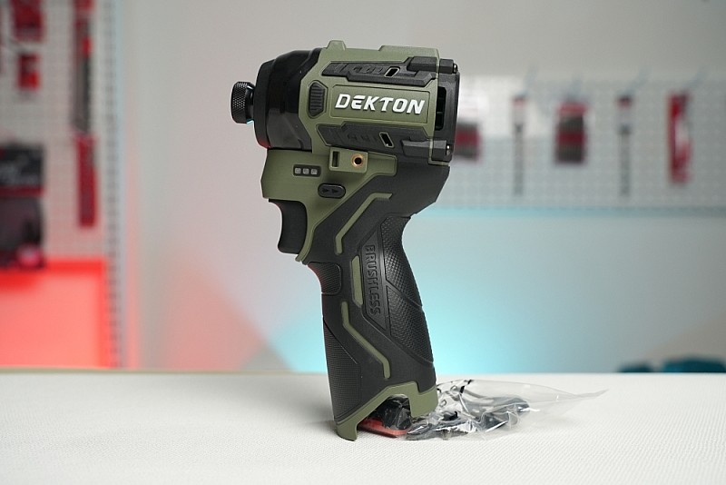 Máy vặn vít dùng pin Dekton D16-CV180XPRO 16.8V 180 Nm (chưa pin, sạc)