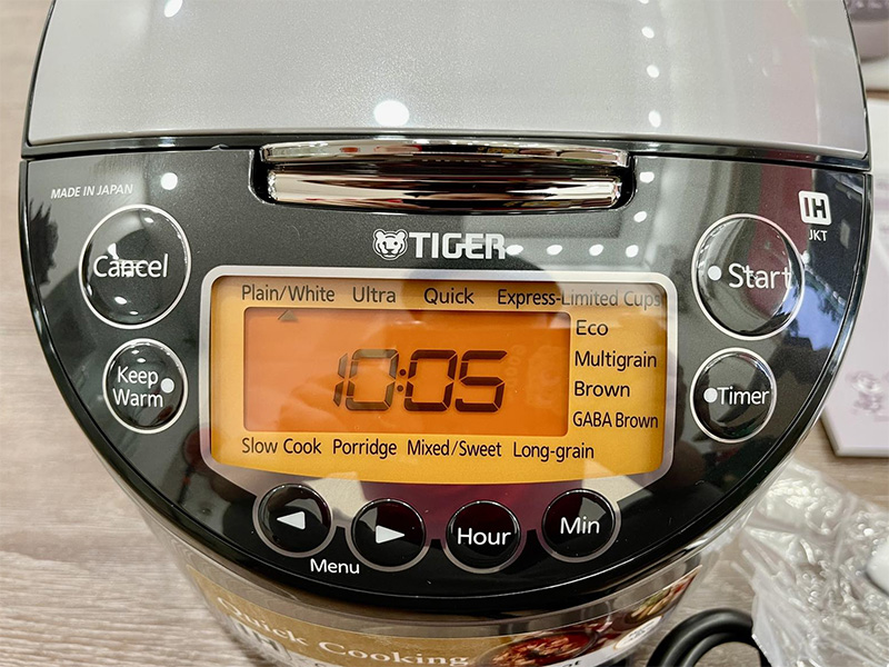 Nồi cơm điện tử cao tần Tiger 2 trong 1 JKT-D10V 1 lít