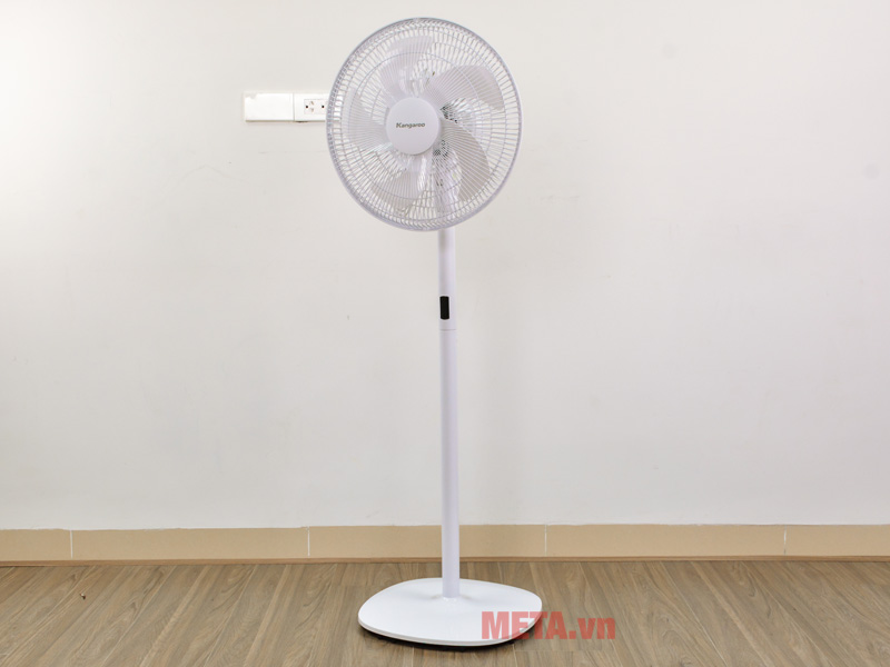 Quạt đứng Kangaroo KG726 có điều khiển từ xa