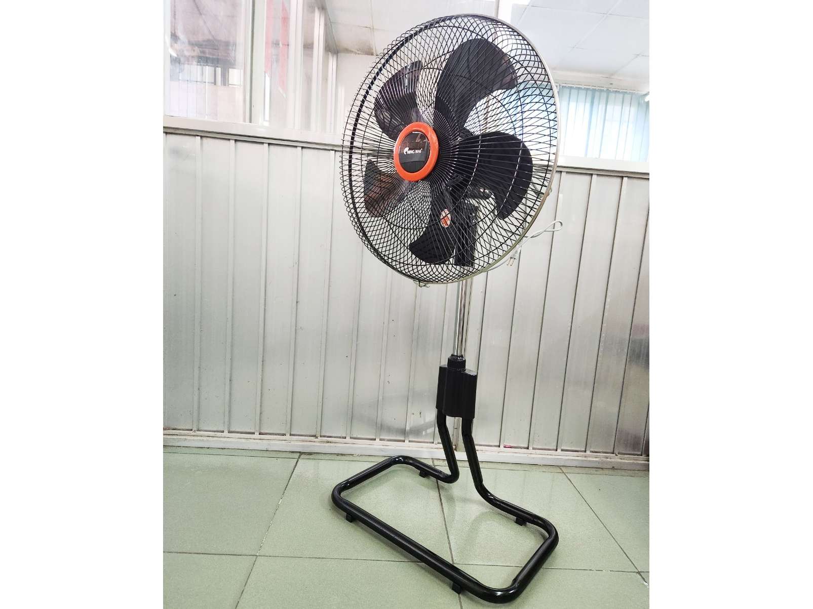 Quạt sàn công nghiệp Ching Hai FF2317