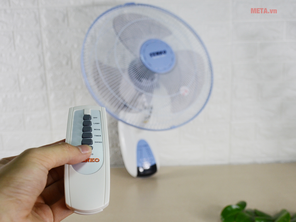 Quạt treo tường Senko TR1628 47W có điều khiển