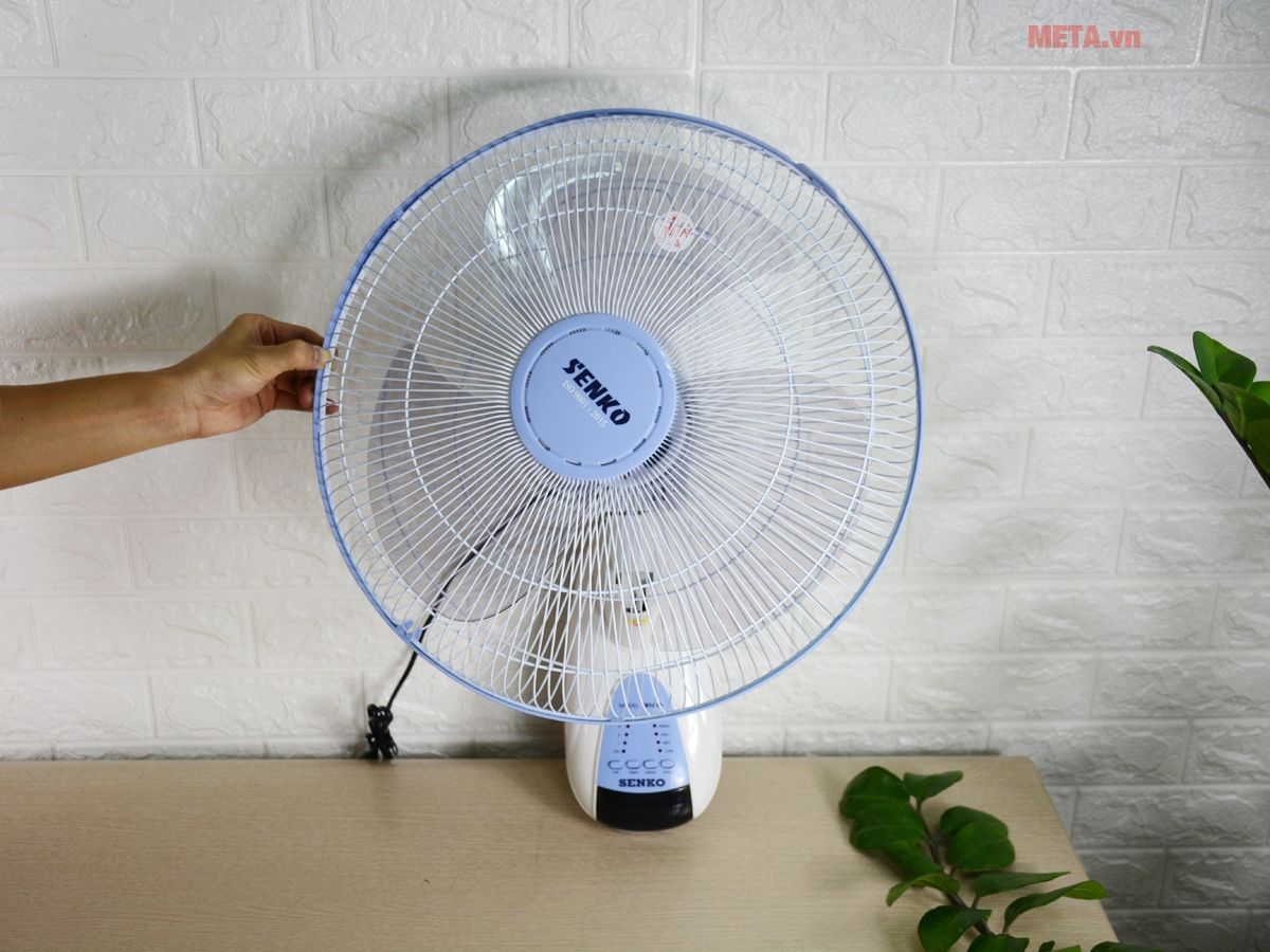 Quạt treo tường Senko TR1628 47W có điều khiển