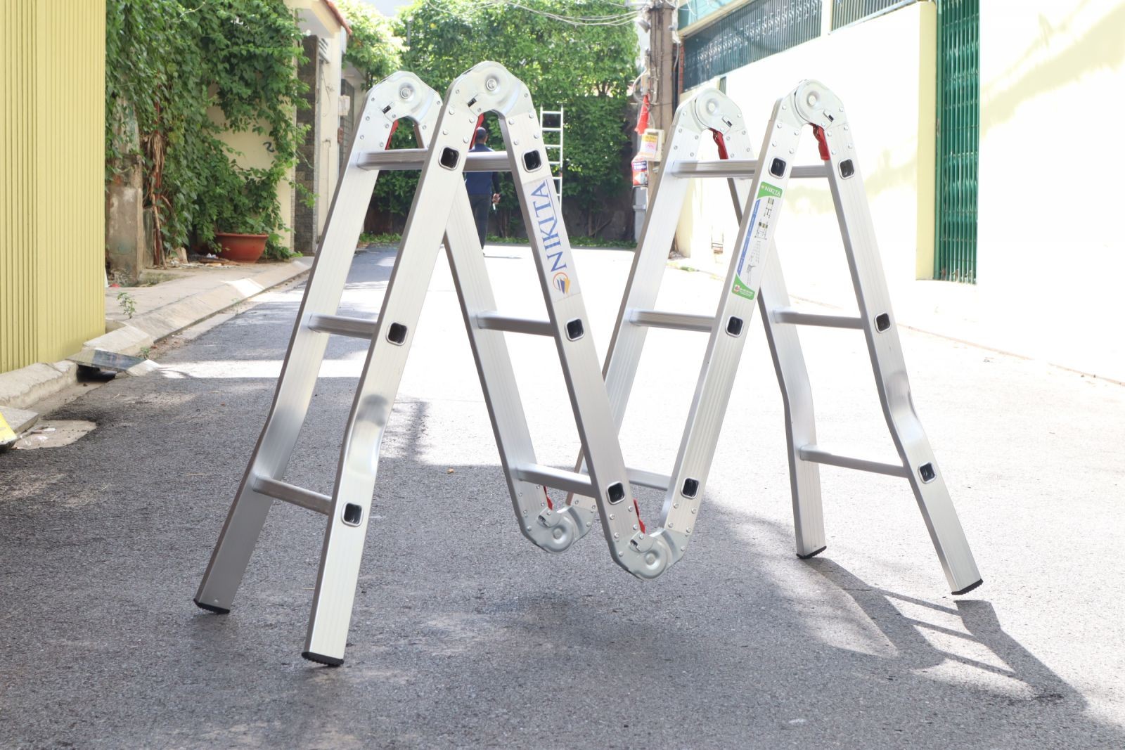 Thang nhôm gấp khúc Nikita TGA37 (NKT-A403) chữ A 1,8 m, duỗi 3,7 m
