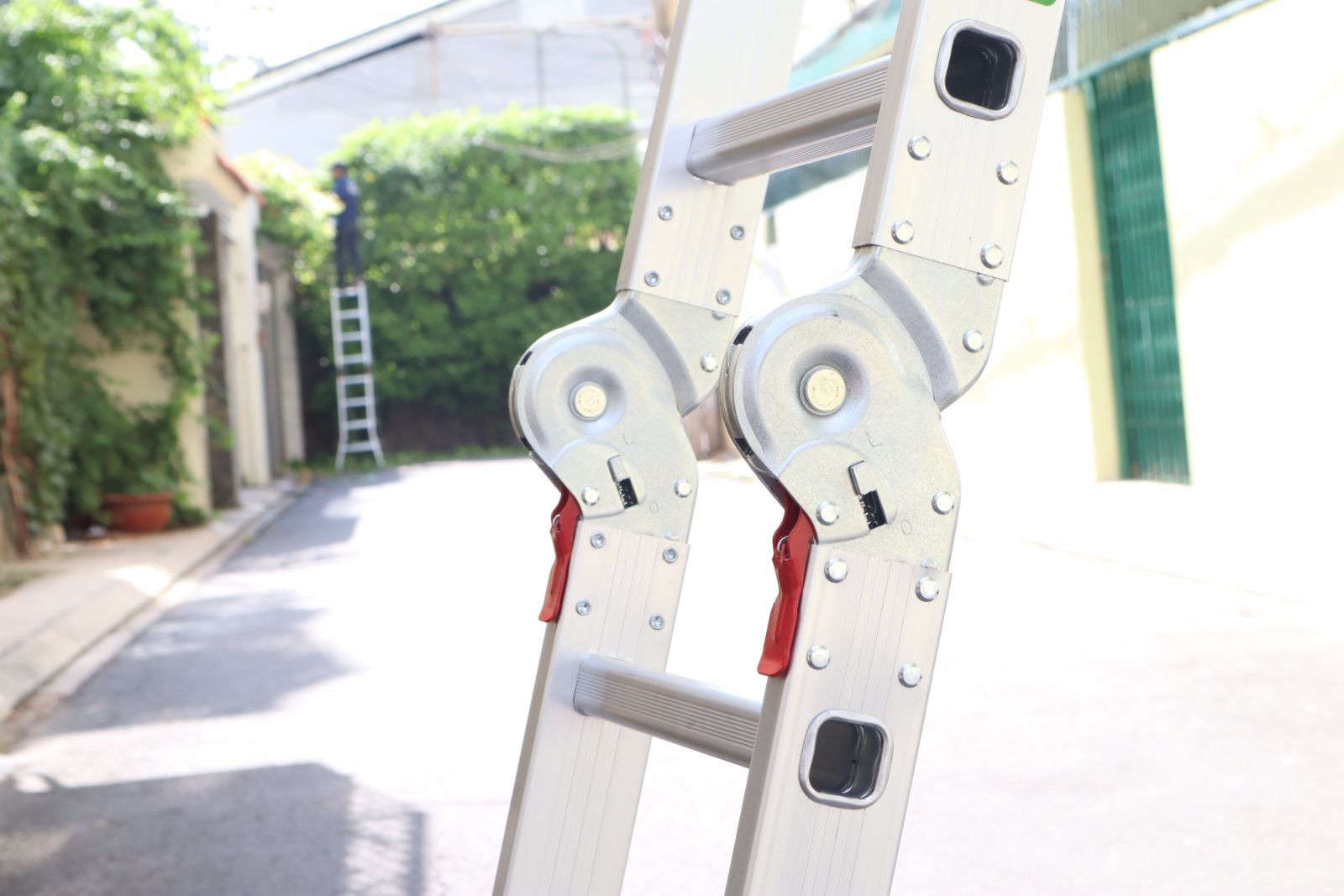 Thang nhôm gấp khúc Nikita TGA37 (NKT-A403) chữ A 1,8 m, duỗi 3,7 m