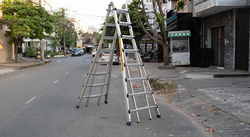 Thang nhôm rút đa năng Poongsan PS-48 – chữ A 2,4 m kéo dài 4,37 m